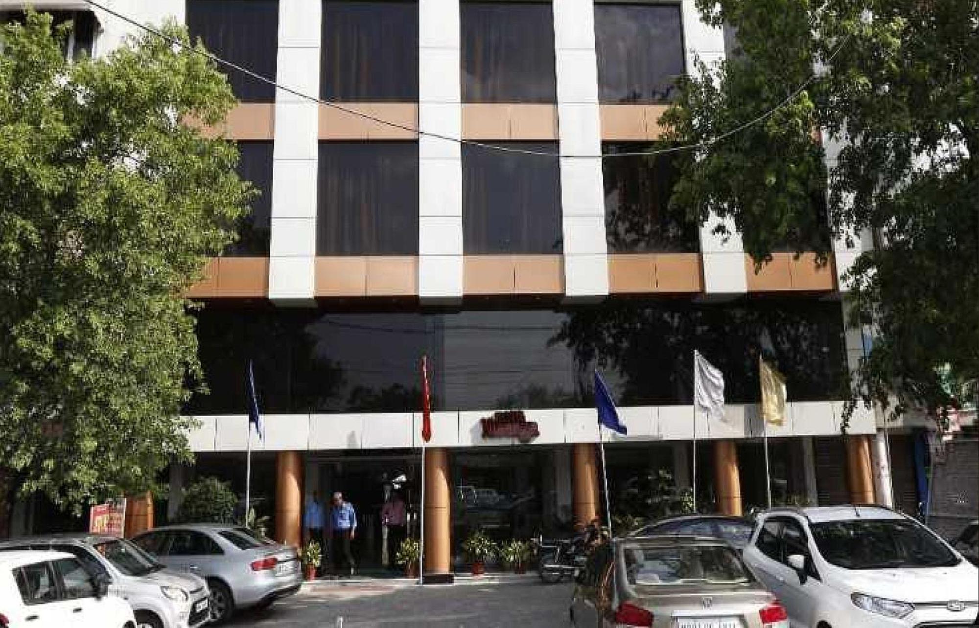 โรงแรมนิสรรค์ โบปาล ภายนอก รูปภาพ