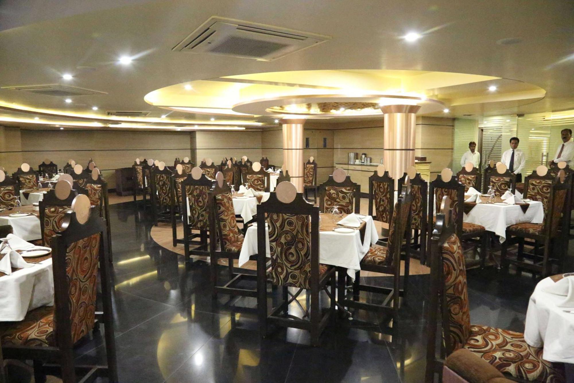 โรงแรมนิสรรค์ โบปาล ภายนอก รูปภาพ