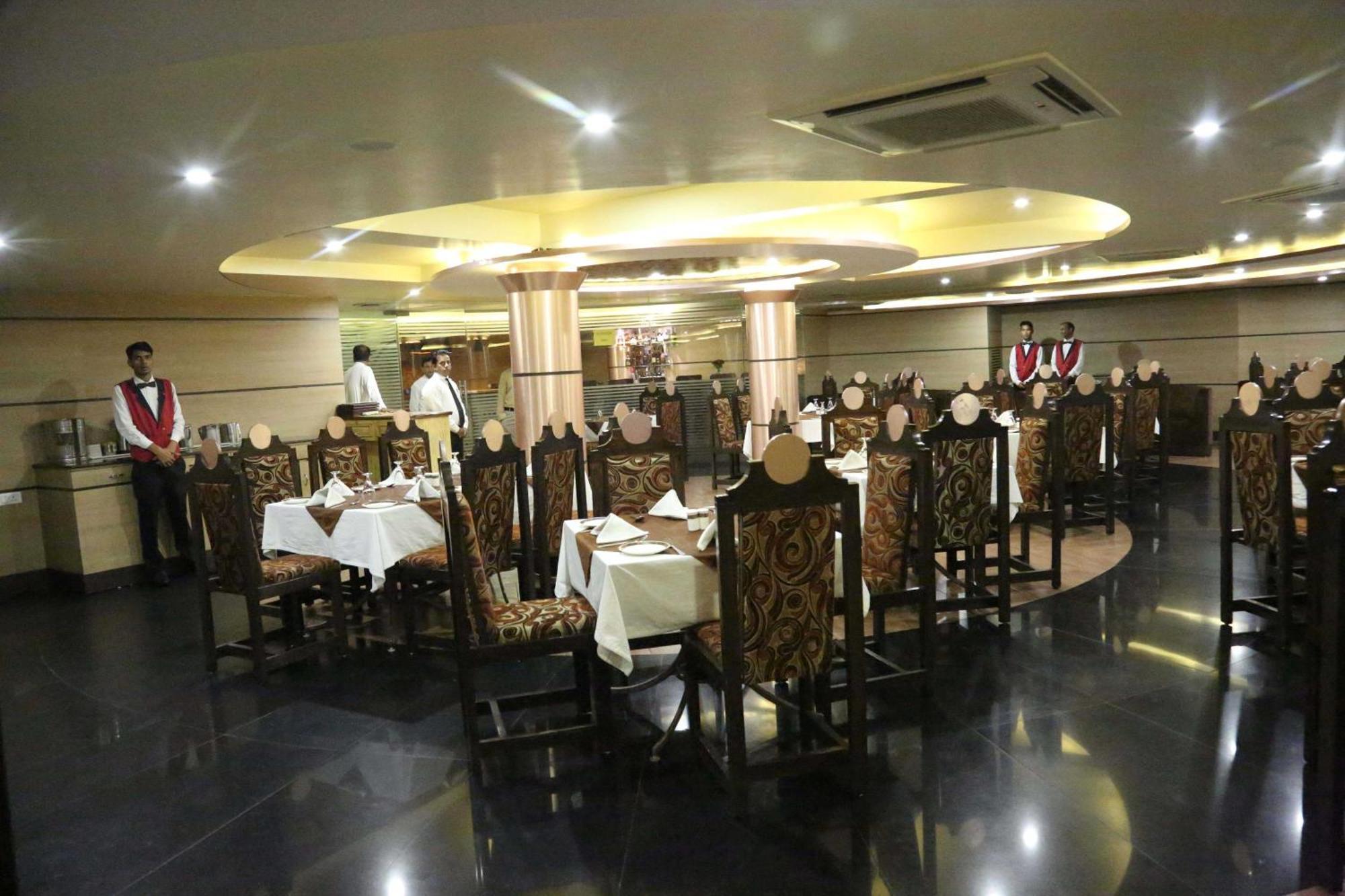 โรงแรมนิสรรค์ โบปาล ภายนอก รูปภาพ